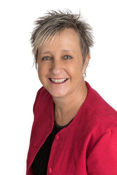 Photo of Dr Lesley Petersen
